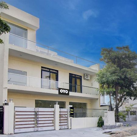 Oyo White House Hotel Noida Luaran gambar