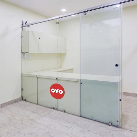 Oyo White House Hotel Noida Luaran gambar