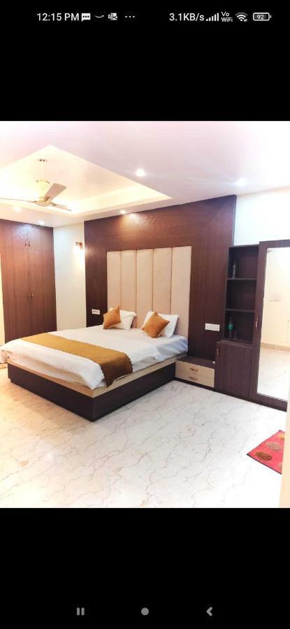 Oyo White House Hotel Noida Luaran gambar