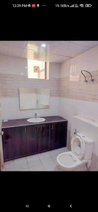 Oyo White House Hotel Noida Luaran gambar
