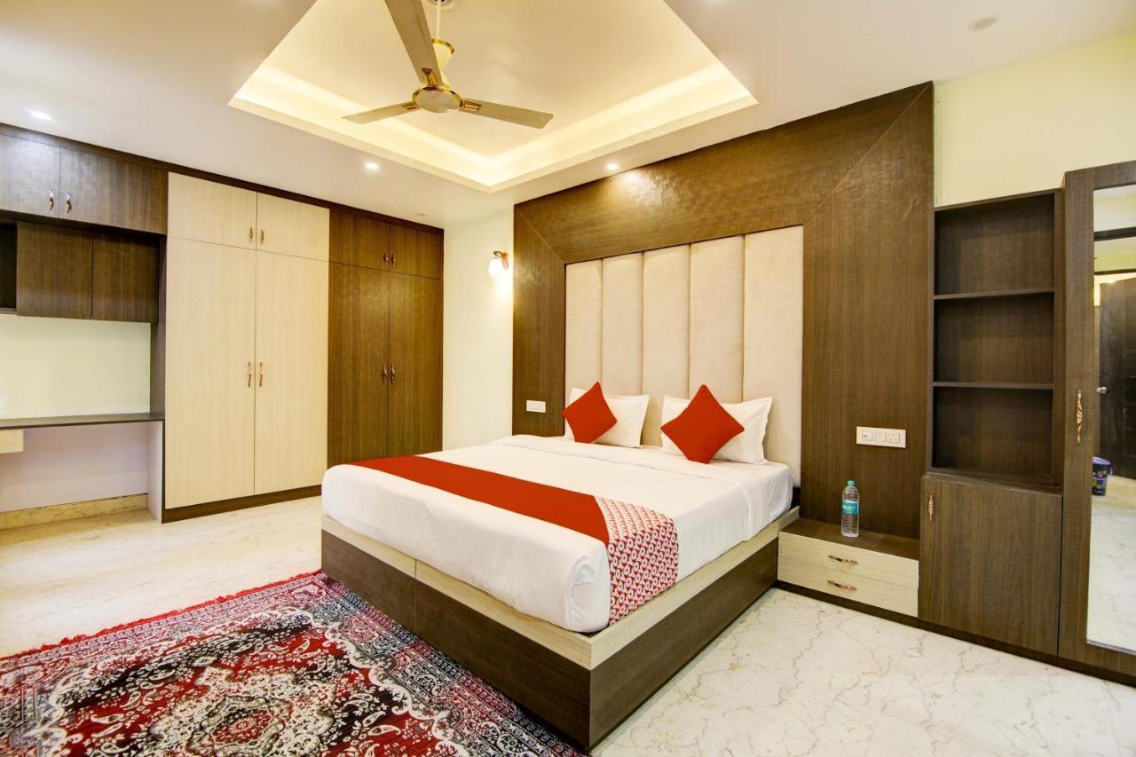Oyo White House Hotel Noida Luaran gambar