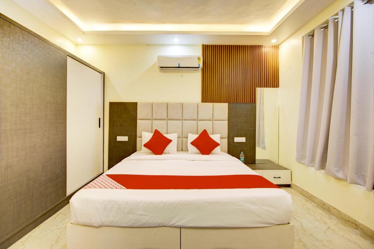 Oyo White House Hotel Noida Luaran gambar