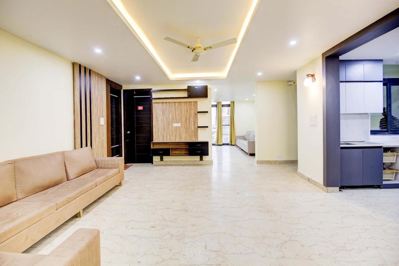 Oyo White House Hotel Noida Luaran gambar