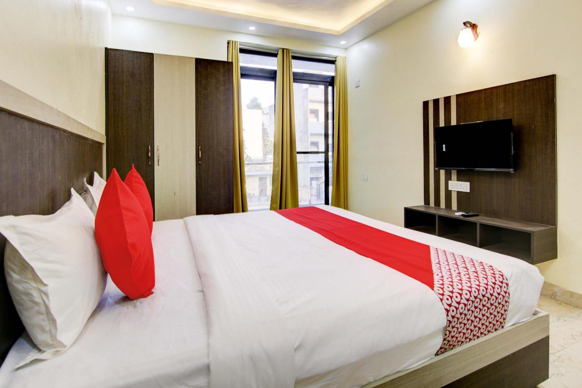 Oyo White House Hotel Noida Luaran gambar