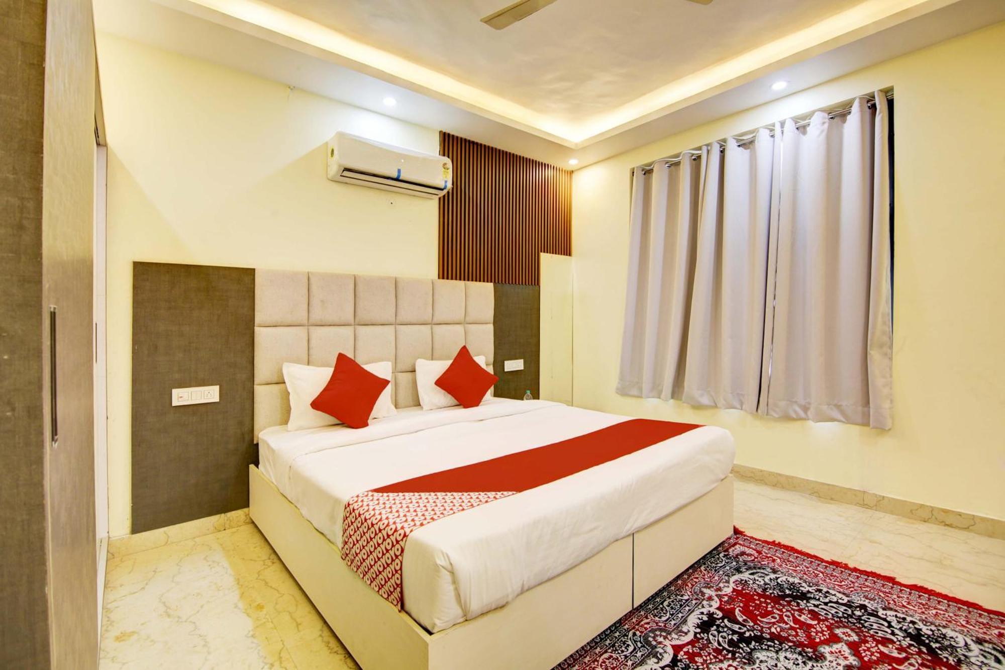 Oyo White House Hotel Noida Luaran gambar