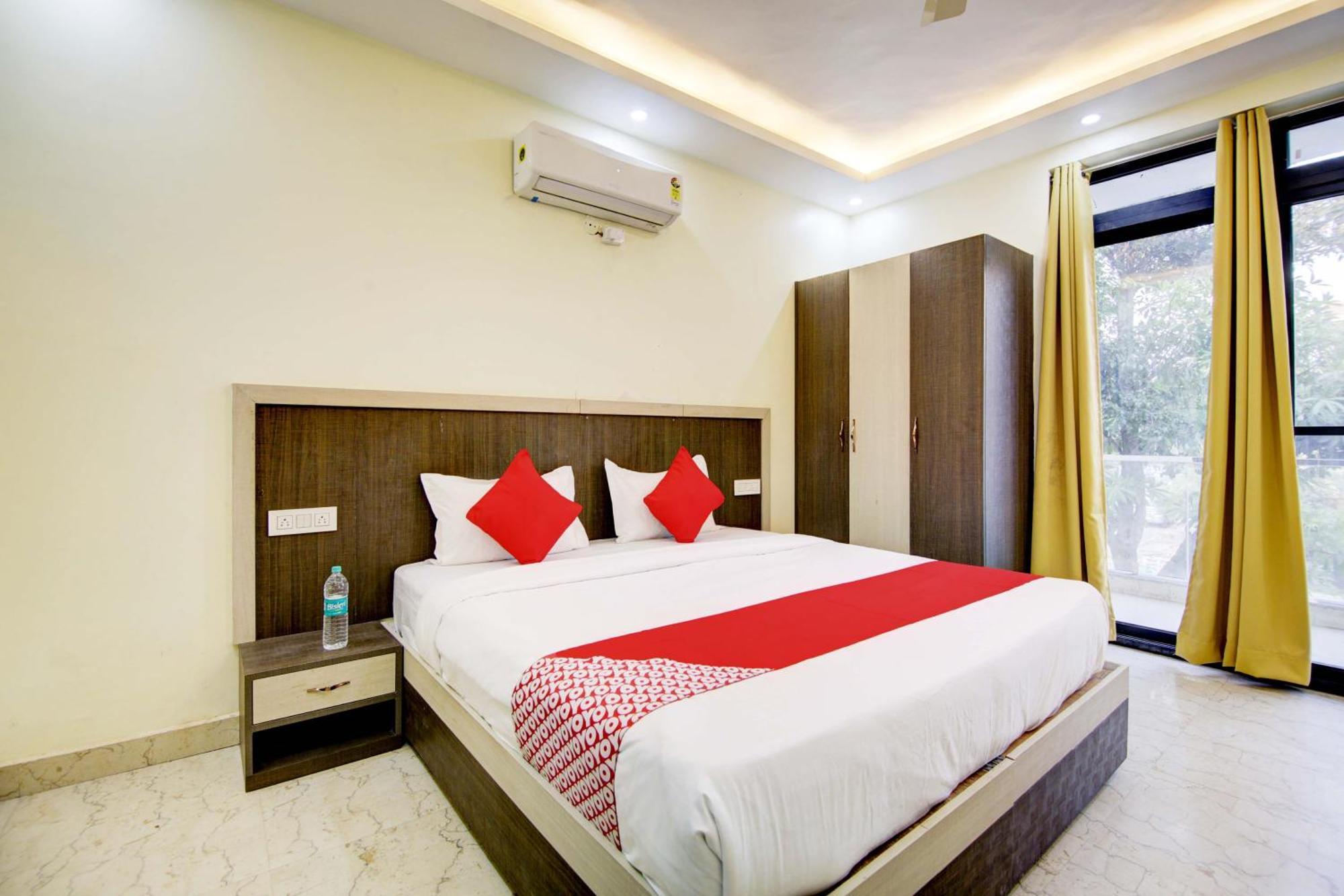 Oyo White House Hotel Noida Luaran gambar