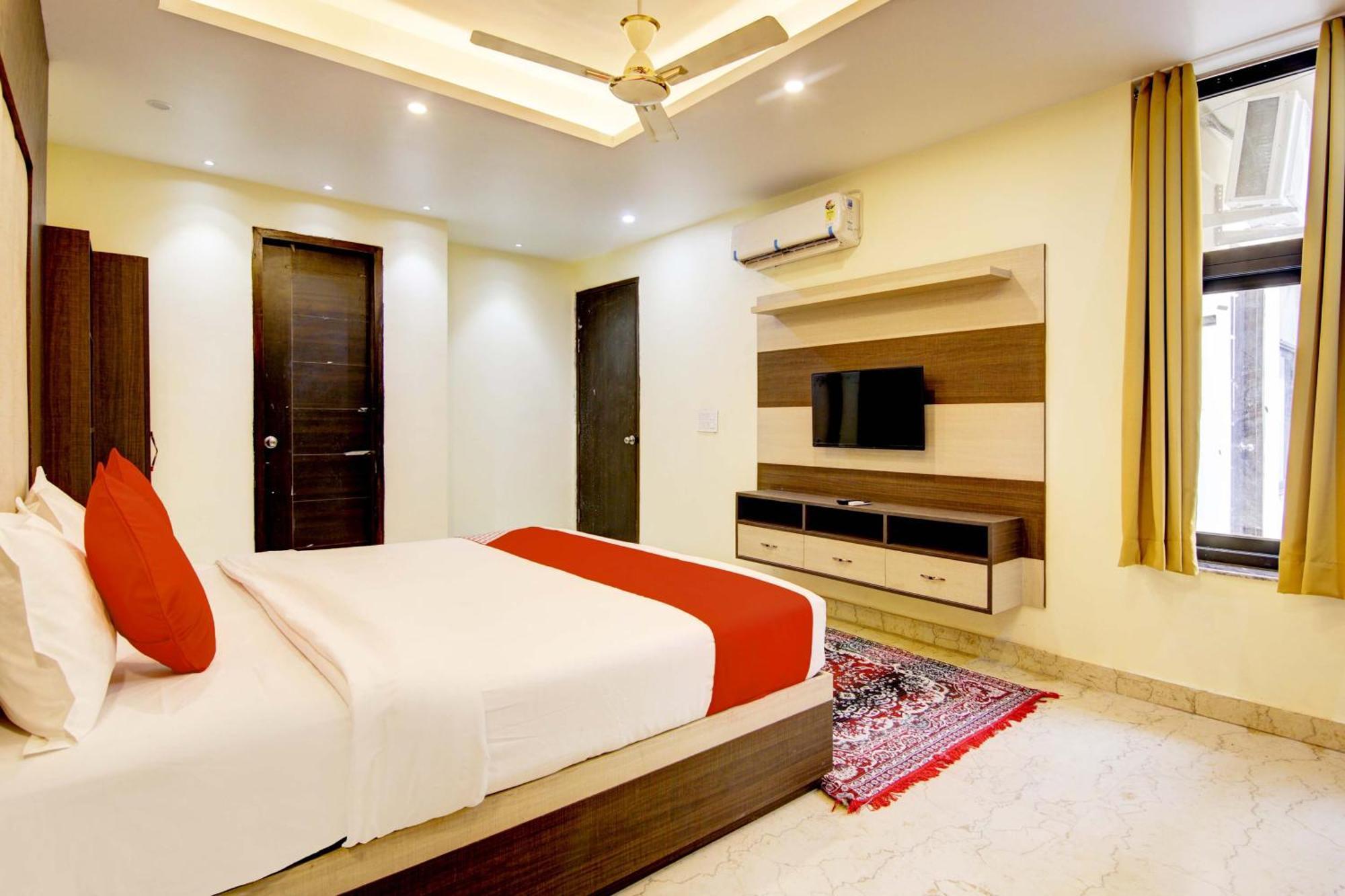 Oyo White House Hotel Noida Luaran gambar