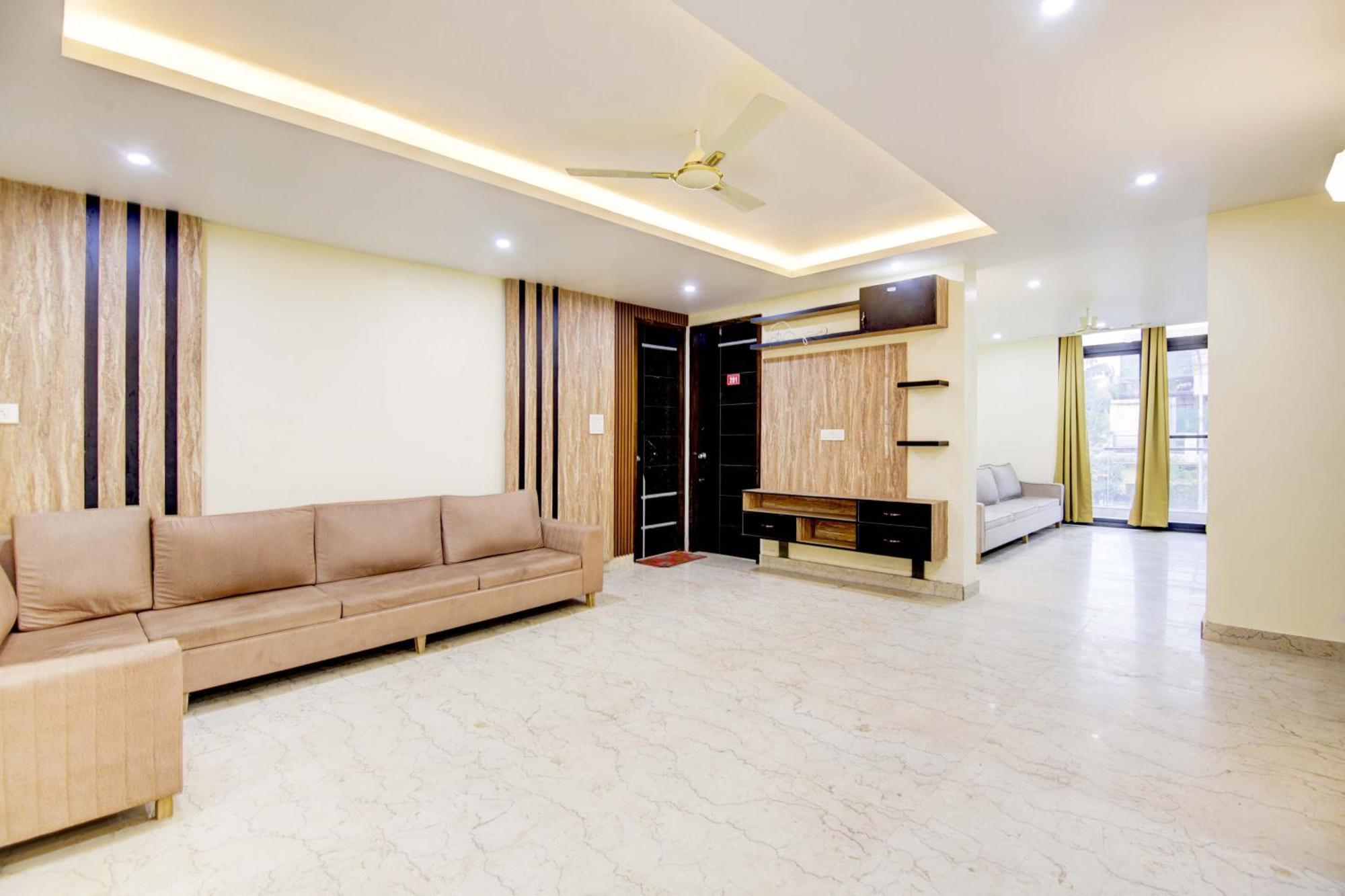 Oyo White House Hotel Noida Luaran gambar