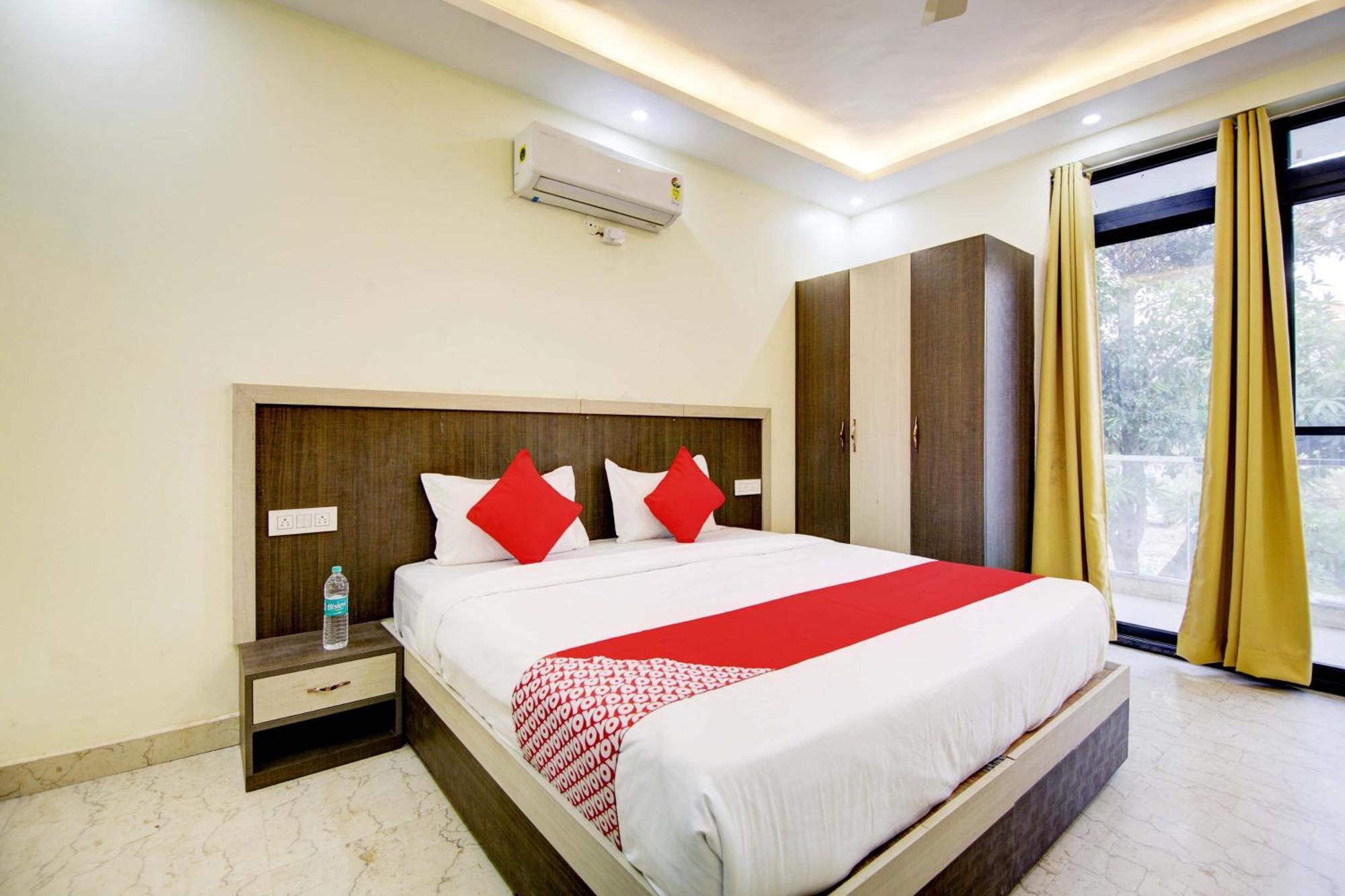 Oyo White House Hotel Noida Luaran gambar
